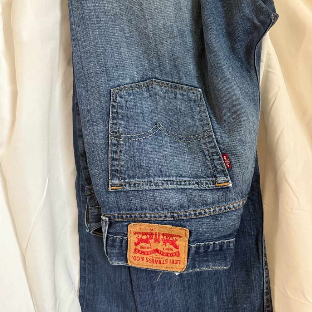 Levi's Men's Medium Blue Relaxed Denim Jeans